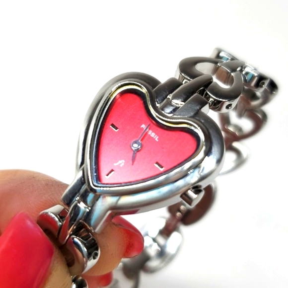 Rare Vintage Fossil ES-9765 Heart-Shaped Red Dial Silver Watch - Picture 2 of 9